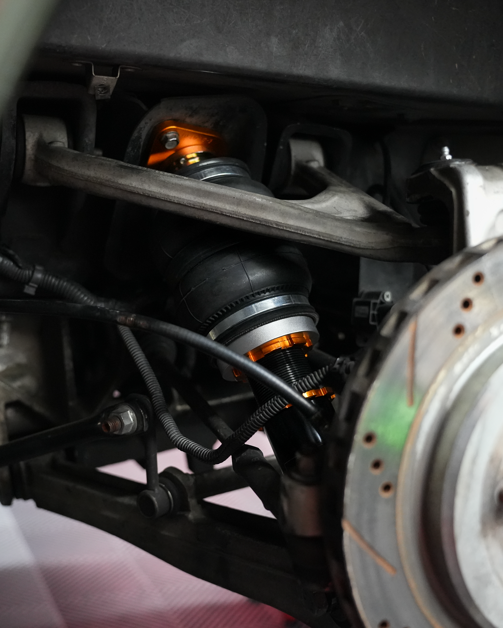Lucky Garage x AirSpec C5 / C6 Air Suspension Struts - Pillowball Mounts